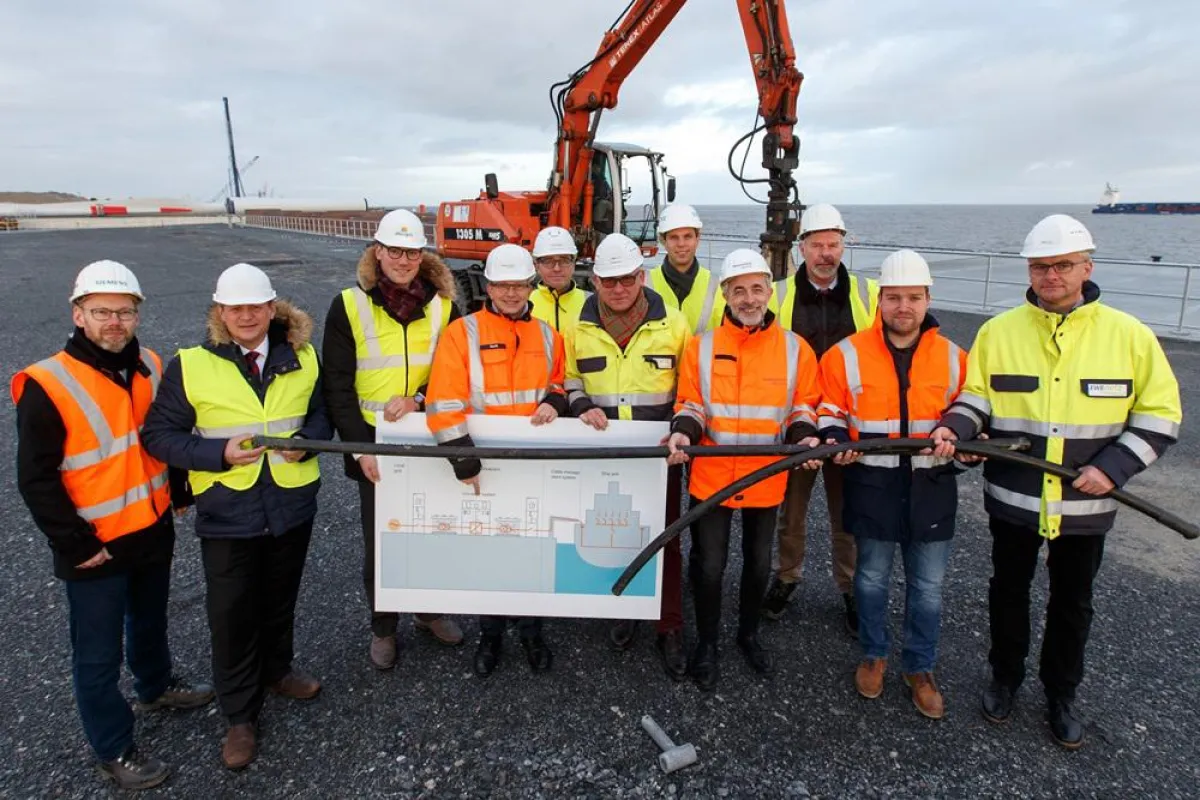 Landstromanschluss für Liegeplatz 9.3 im Seehafen Cuxhaven.