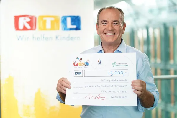 Bild: Die „Stiftung RTL – Wir helfen Kindern“ spendet 15.000 Euro für die Spielplätze im Kinderdorf
