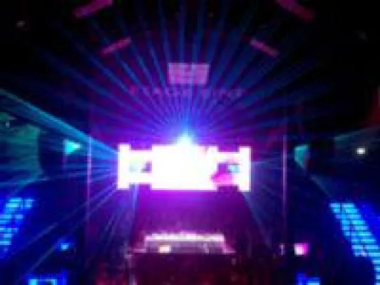 Bild: Showlaser von LPS im Etage Eins – die neue Diskothek in Friedrichshafen am Bodensee