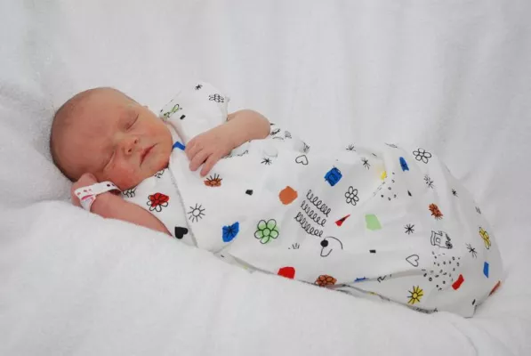 Bild: Fast täglich stirbt ein Baby in Deutschland am Kindstod-Hospitalgesellschaft unterstützt sicheren Babyschlaf