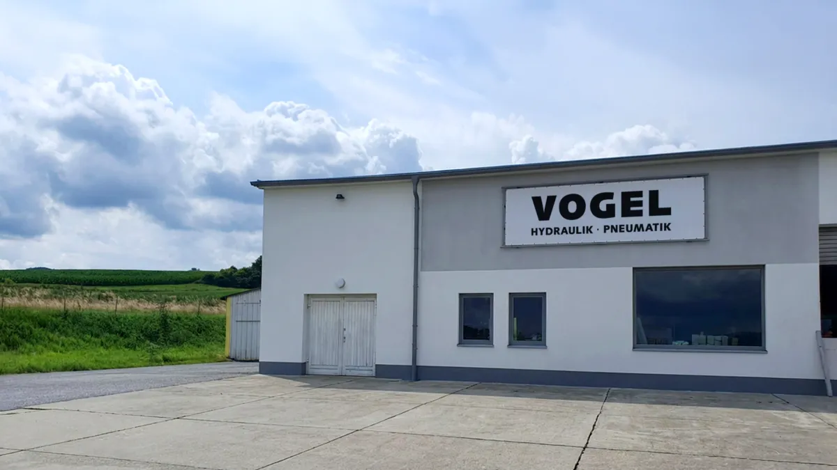 Neuer Standort der Vogel Gruppe in Bertsdorf, Teilansicht des Gebäudes (© Industrie-Hydraulik Vogel & Partner GmbH)