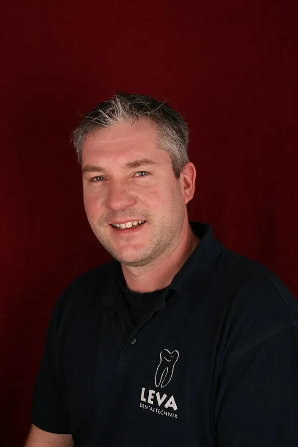 Zahntechnikermeister Michael Vahrenholt, LEVA Dentaltechnik