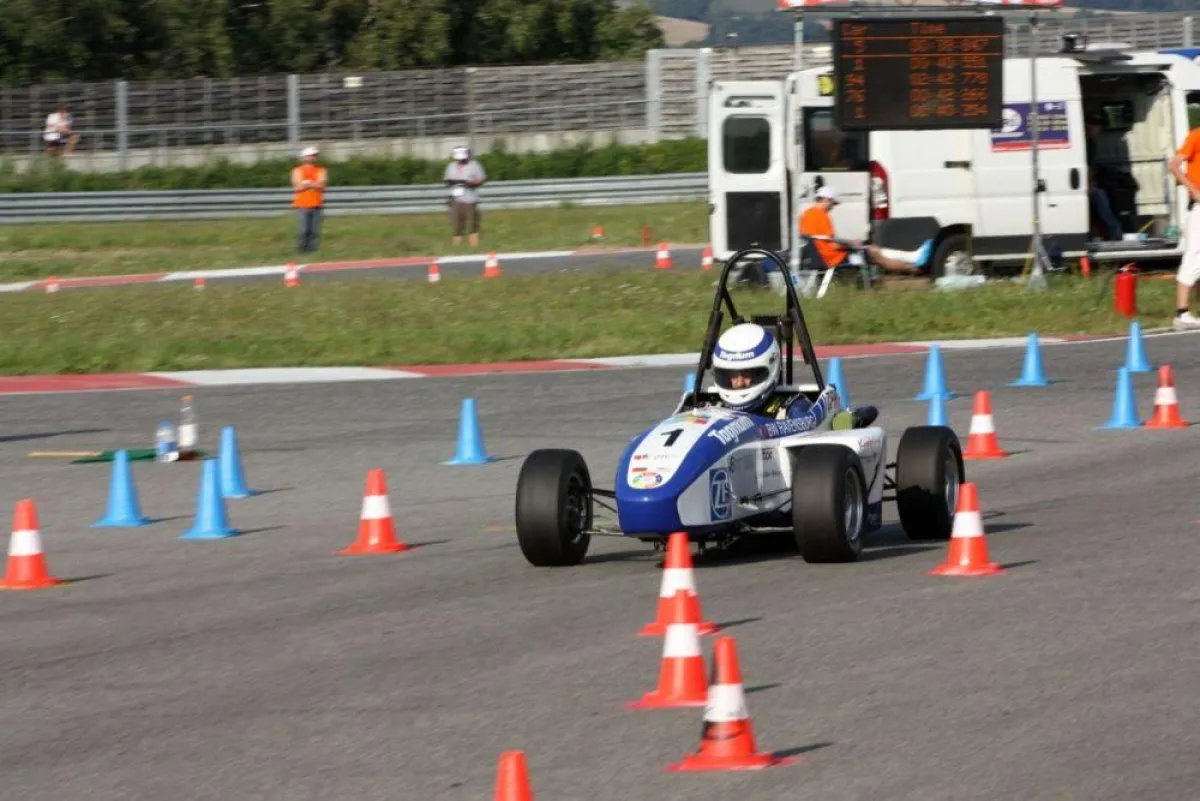 Die Studenten der DHBW Ravensburg haben einen Boliden der Extraklasse gebaut.
