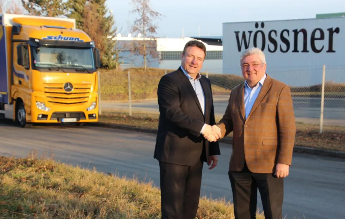 Theo Schuon (rechts, Geschäftsführer Schuon) und Oliver Gutekunst (Geschäftsführer Wössner GmbH)