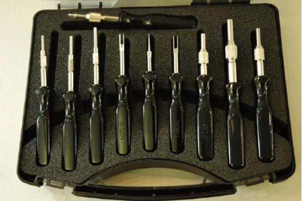 Bild: Die WAS GmbH Werkstatt Ausrüstung & Services bietet MIBOTOOL Entriegelungswerkzeuge / Kabelentriegler