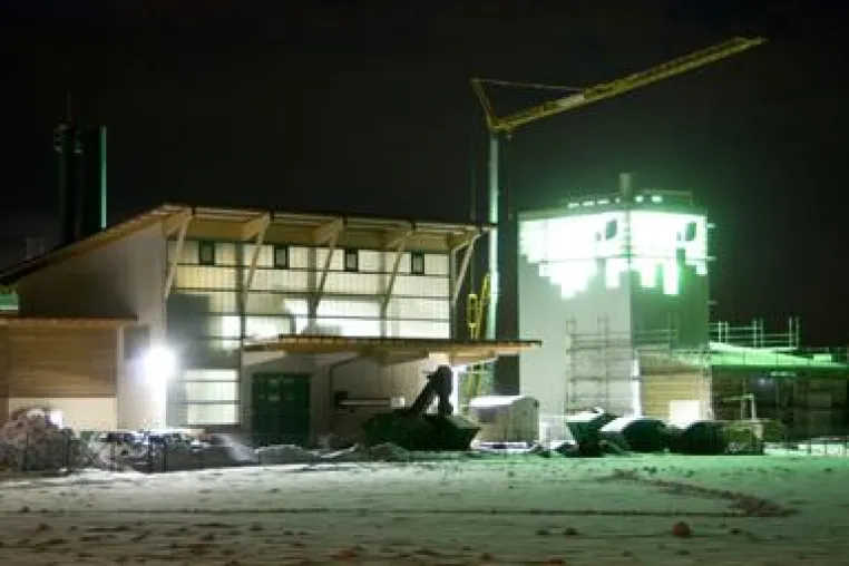 Bild: Innovative Bioenergieanlage zur Strom- und Wärmeversorgung wird in Betrieb genommen