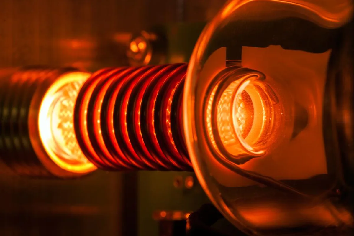 Elektrodenlose NOx-Entladungslampe