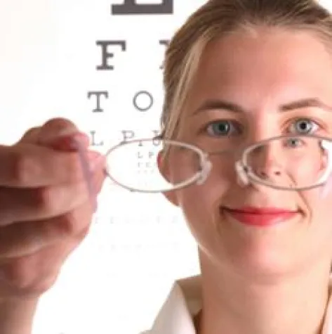 Bild: Vor-Ort-Service in Senioren- und Pflegeheimen – Mobile Augenoptik für Senioren