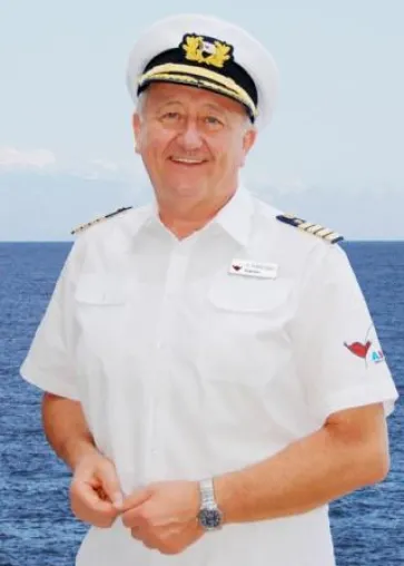 Erster Kapitän von AIDAblu ist Dr. Friedhold Hoppert Bild: Erster Kapitän von AIDAblu ist Dr. Friedhold Hoppert