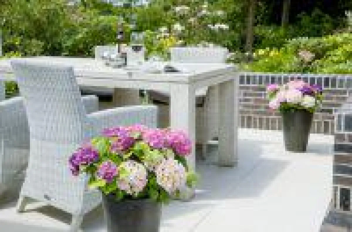 Three Sisters(R) für die Farbbereicherung der Terrasse über den ganzen Sommer