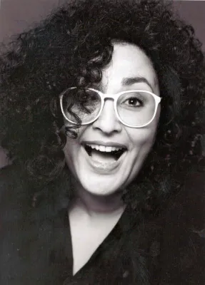 Angelika Weiz trifft Bigband der Bundespolizei – und jazzt, soult und swingt erstmals auf einer Rennbahn Bild: Angelika Weiz trifft Bigband der Bundespolizei – und jazzt, soult und swingt erstmals auf einer Rennbahn