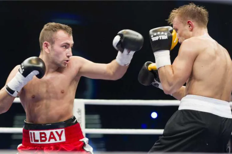 Bild: AlpNutrition vereinbart Kooperation mit Junioren-Boxweltmeister Deniz Ilbay