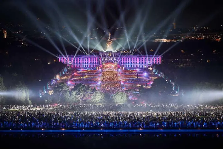Bild: Jerry Appelt setzt die Wiener Philharmoniker Open-Air mit ELATION in Szene