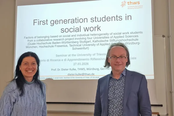 Bild: THWS-Prof. Dr. Dieter Kulke präsentiert Forschungsergebnisse an der Universität Triest