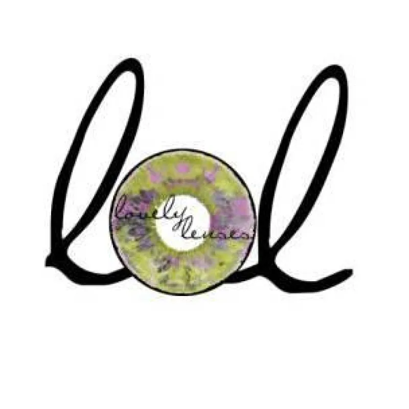 lovelylenses.com