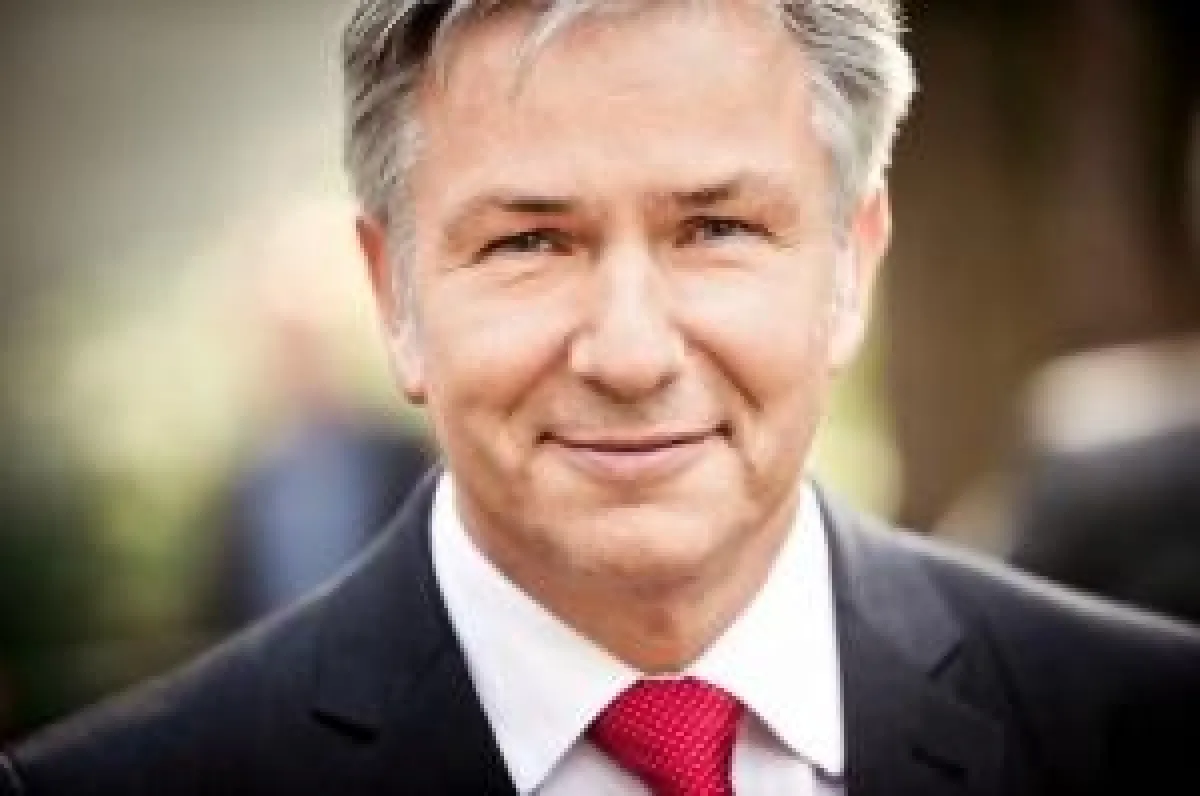 Berlins Regierender Bürgermeister Wowereit würdigt die Arbeit des Rogate-Kloster als 