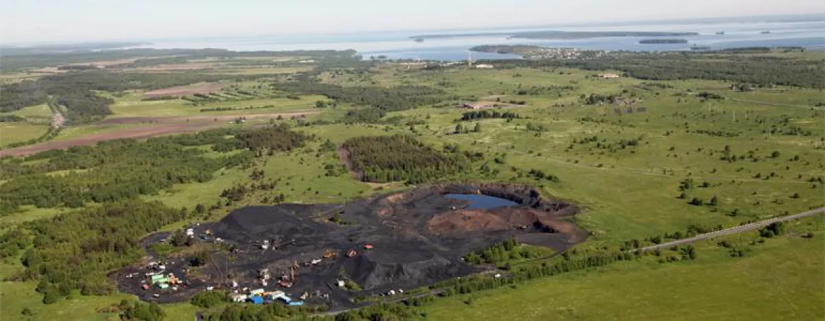 Schungit Steinbruch in Karelien (Russland)