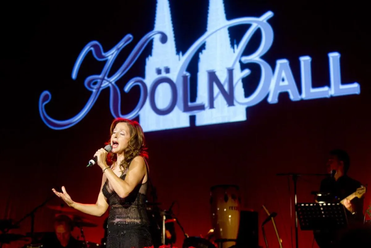 Musikalischer Stargast beim KölnBall 2011: Vicky Leandros. (Foto: KölnBall / Joachim Badura)
