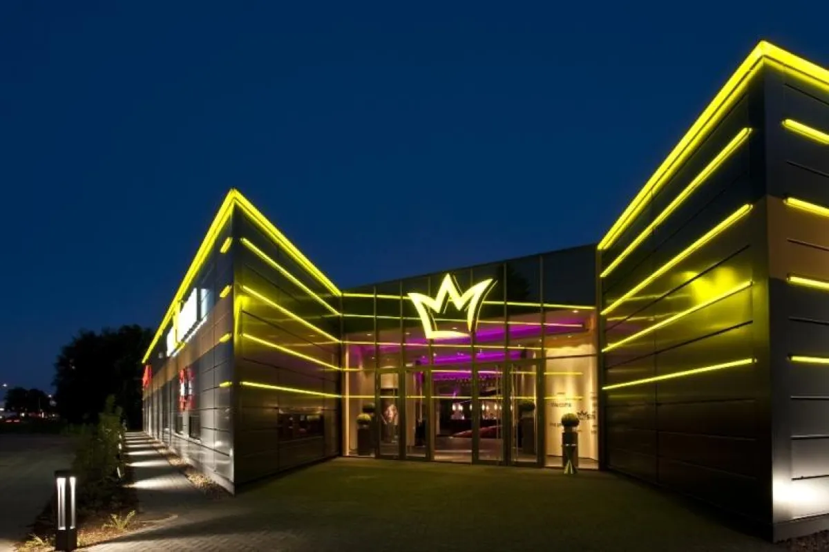 Spitzwinkliger Spielwitz: Das Entertaiment-Center der Schmidtgruppe, dessen Stahlhalle Atlas Ward lieferte, zeigt sich expressiv.