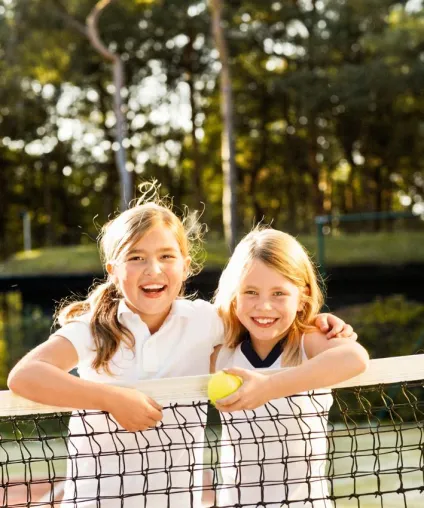Bild: TENNISPLATZ AM MEER