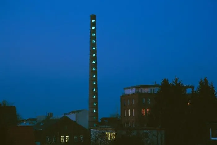 Bild: Raumanalyse mit Licht  -  Zentrum für Internationale Lichtkunst zeigt Sonderschau mit Mischa Kuball