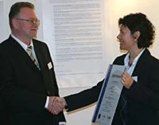 Bild: Erstes bundesweites Nachhilfeinstitut mit TÜV zertifiziertem Qualitätsmanagement nach DIN/IWA 2