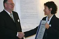 Bild: Erstes bundesweites Nachhilfeinstitut mit TÜV zertifiziertem Qualitätsmanagement nach DIN/IWA 2