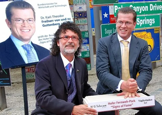 Ehrung von Bundeswirtschaftsminister Dr. Karl-Theodor zu Guttenberg im "Signs of Fame" Germany Bild: Ehrung von Bundeswirtschaftsminister Dr. Karl-Theodor zu Guttenberg im "Signs of Fame" Germany