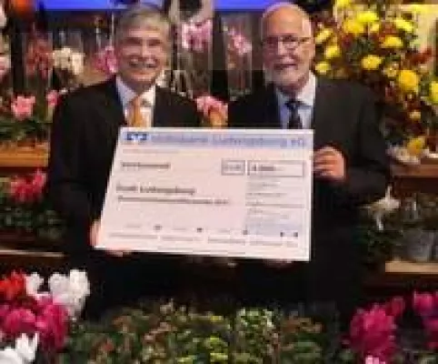 Volksbank Ludwigsburg unterstützt Blumenschmuckwettbewerb Bild: Volksbank Ludwigsburg unterstützt Blumenschmuckwettbewerb