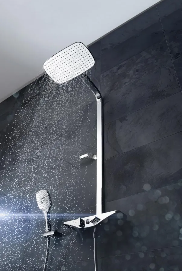 Smarte Lösung für das Hotelbad: das Wellfit-Duschsystem HANSAEMOTION. Foto: Hansa Armaturen GmbH