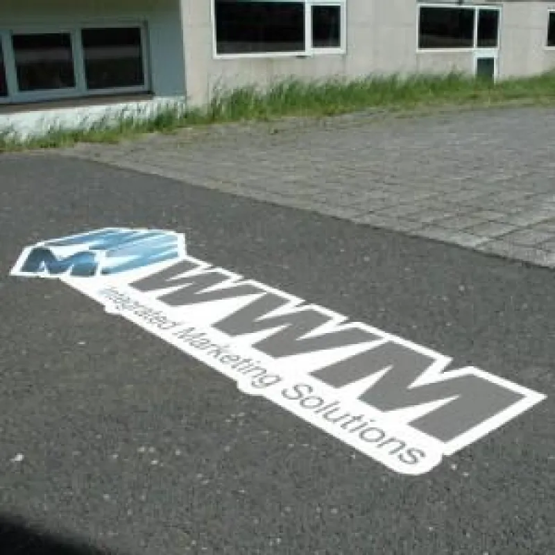 Beispiel: Floorgraphics mit WWM Logo