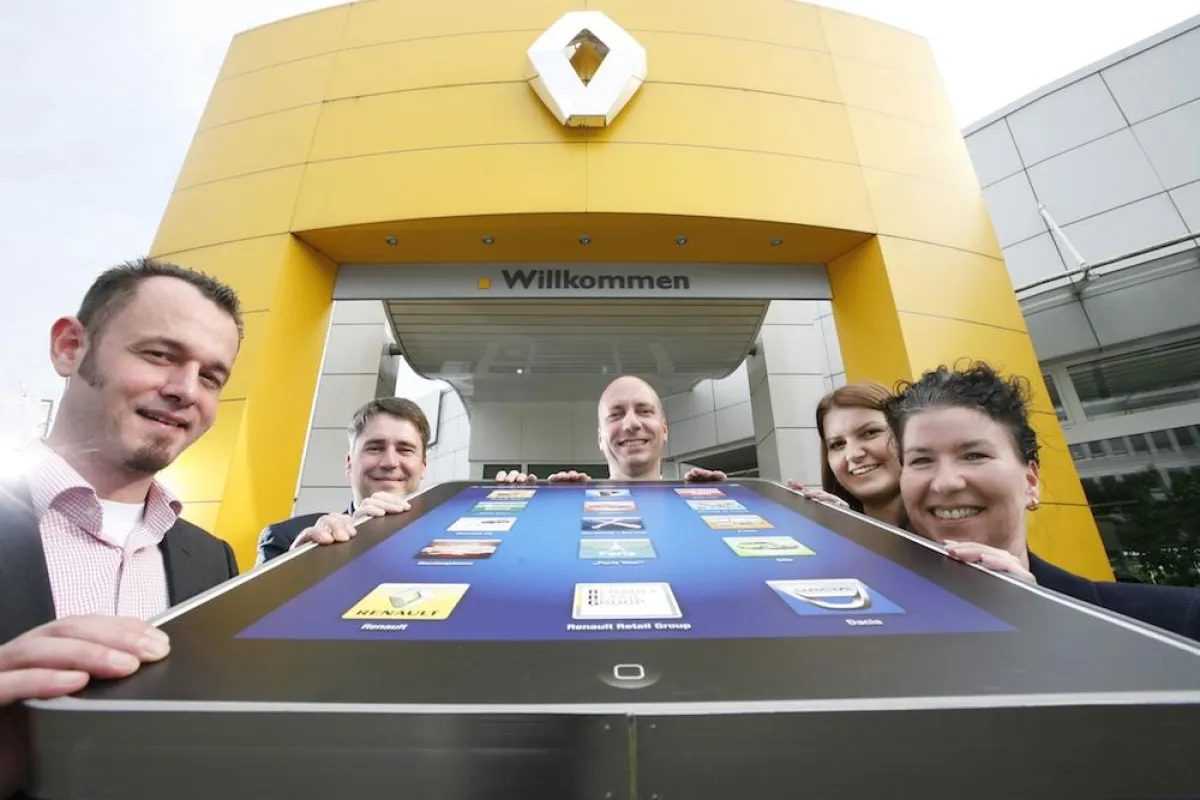 vlnr: Björn Wendeler (Federstein Kommunikation), Dirk Schumacher (Federstein Kommunikation), Andreas Fehervary (Renault R