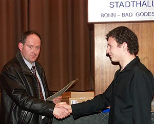 Bild: Kaschub-Lehrling Artur Rempel bester Absolvent bei Gesellenprüfung