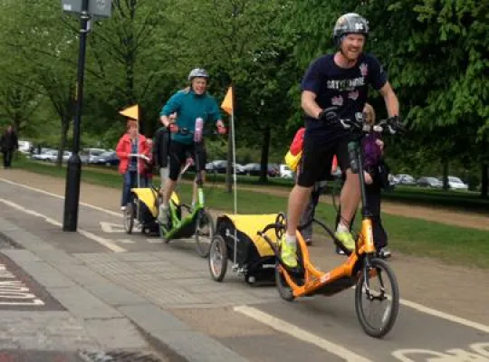 8 Wochen, 2 Menschen, 1 Weltrekord: Mit elliptischen Rädern durch Europa Bild: 8 Wochen, 2 Menschen, 1 Weltrekord: Mit elliptischen Rädern durch Europa