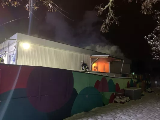 Berufsfeuerwehr Mainz in Drais im Einsatz an der Kita am Waldweg Bild: Berufsfeuerwehr Mainz in Drais im Einsatz an der Kita am Waldweg