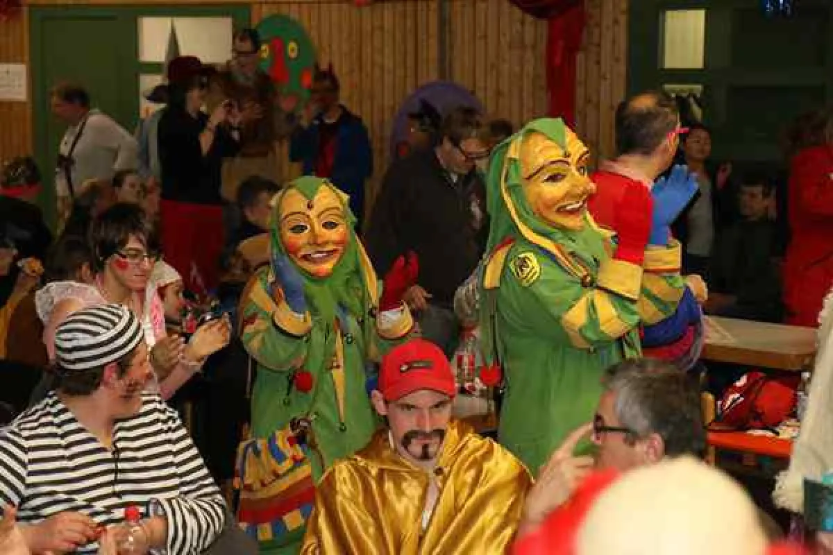 Die Burgnarren aus Waldburg tanzten ausgelassen mit.