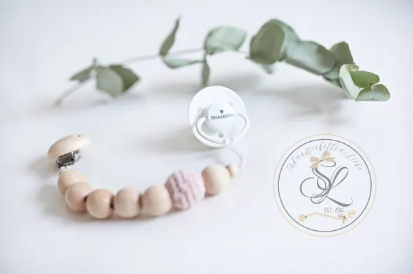 Bild: Der Schnuller wird 70 Jahre alt: Der Klassiker unter den Baby Accessoires feiert Geburtstag