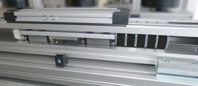 Bild: Mitlaufende Spindelunterstützung für Linearachsen