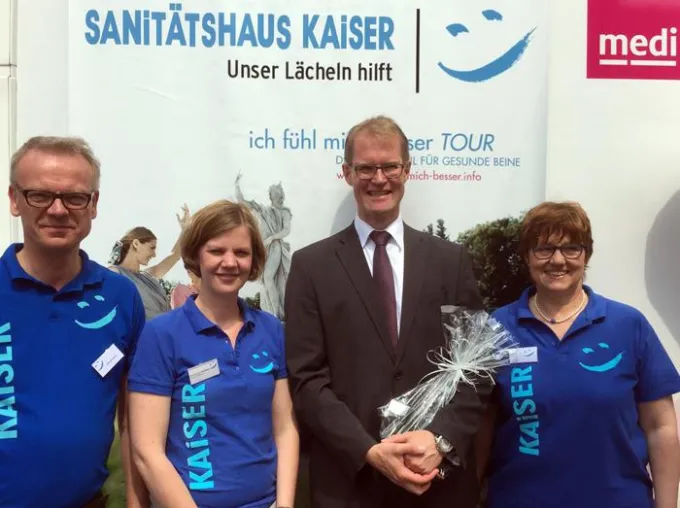 Das InfoMOBIL für gesunde Beine macht Station beim Sanitätshaus Kaiser in Witten Bild: Das InfoMOBIL für gesunde Beine macht Station beim Sanitätshaus Kaiser in Witten