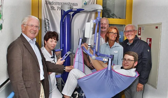 Bild: Seniorenzentrum St. Franziskus Saarburg erhält neuen Personenlifter