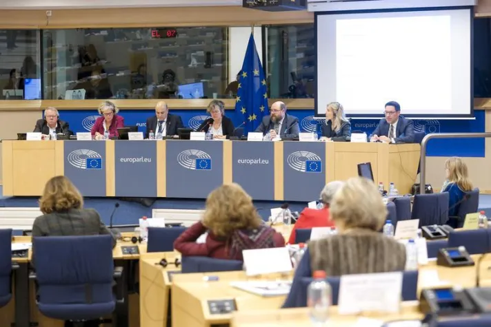 Bild: Europäisches Parlament beschließt Initiativbericht über akademische Weiterbildung und Fernstudium