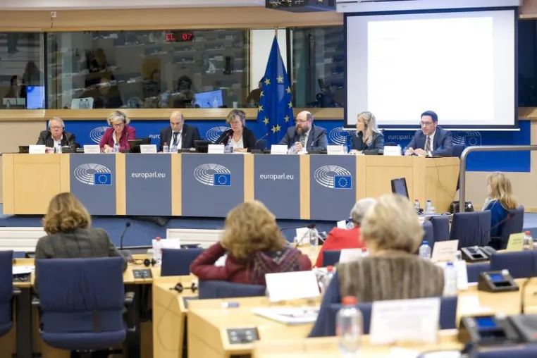 Bild: Europäisches Parlament beschließt Initiativbericht über akademische Weiterbildung und Fernstudium