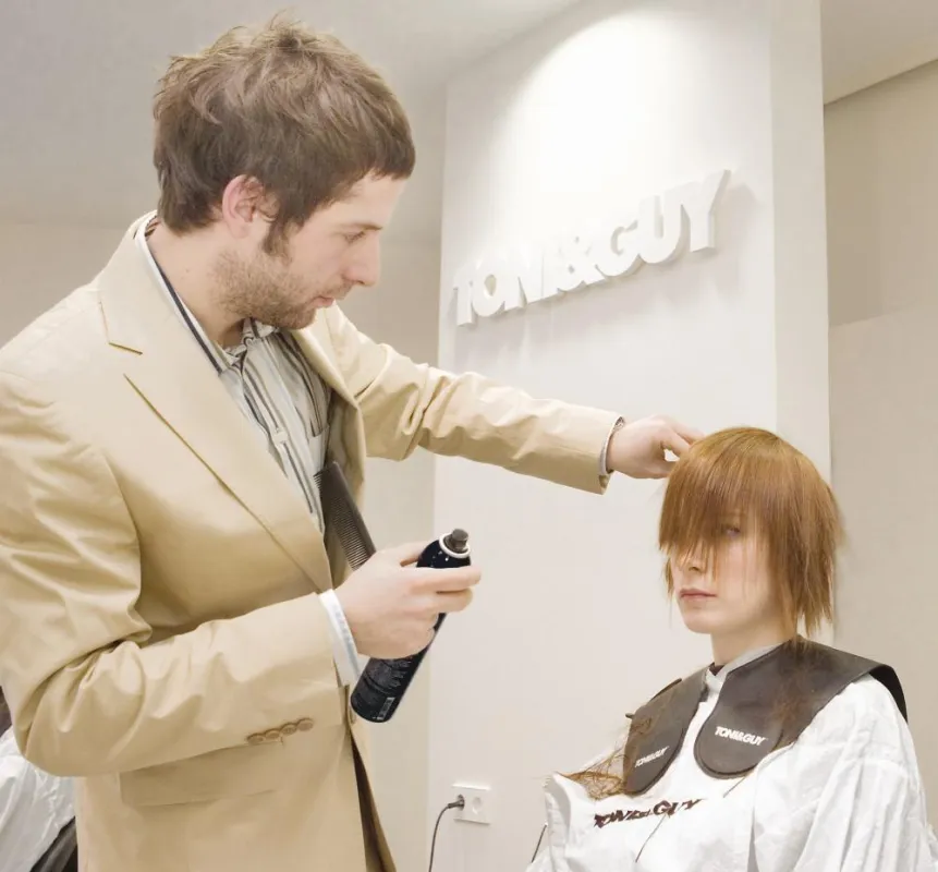 Creative Director Daniele Pulia bei der Arbeit am Modell