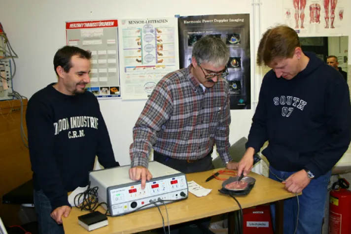 Bild: Berufsausbildung zum Assistenten in Biologie, Informatik oder Elektrotechnik an der Rheinischen Akademie: Abschluss ermöglicht auch Hochschulstudium