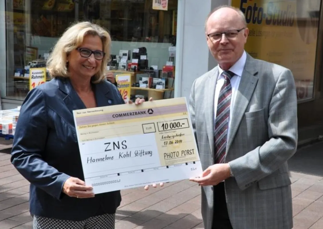 Helga Lüngen, Geschäftsführerin der Stiftung, und Michael Krämer, Vorsitzender des IPA e.V.