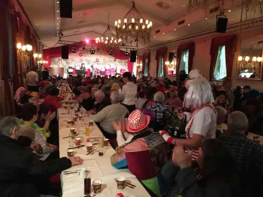 Bild: Obdachlosen-Sitzung der Kölner Husaren findet in der Wolkenburg statt