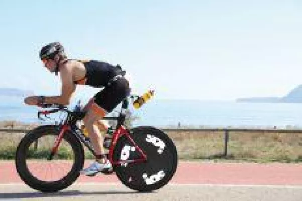 Bild: IRONMAN European Championship 2015 in FFM. IOS-Markenbotschafter Matthias Fackler mit den Top-Stars am Start