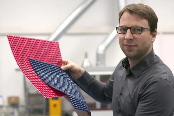 Bild: Stabile Temperatur für Transportgüter: TITK entwickelt Folie, die kühlt oder wärmt