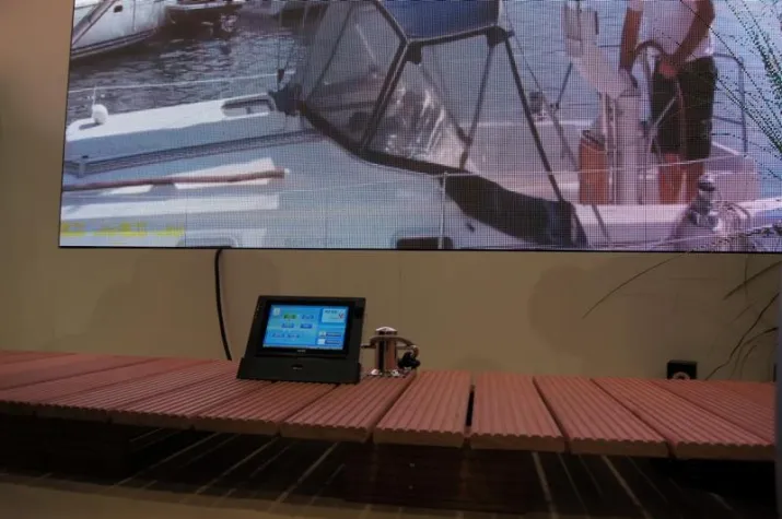 Bild: AMX zeigte interaktive Digital Signage Anwendungen auf der viscom 2011