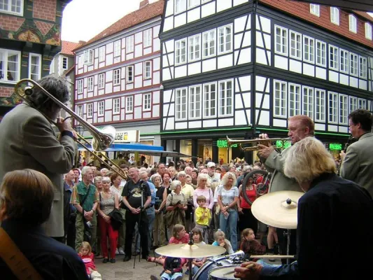 Bild: Pfingsten in der Region Celle – Ritterturnier – Jazz Streetparade und Kunsthandwerkermarkt am Schloss